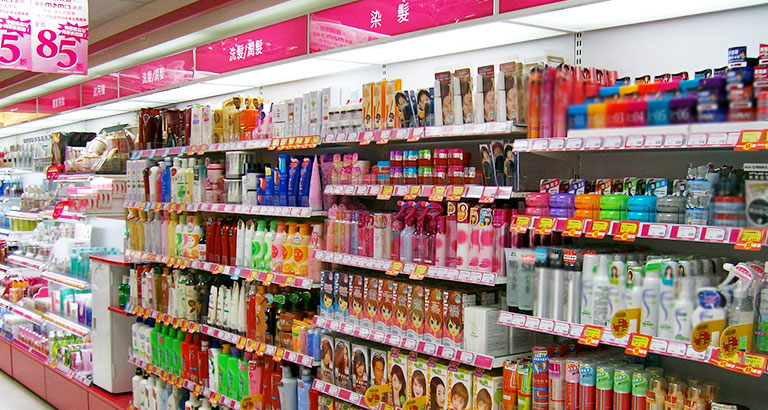 小売店の棚ディスプレイ