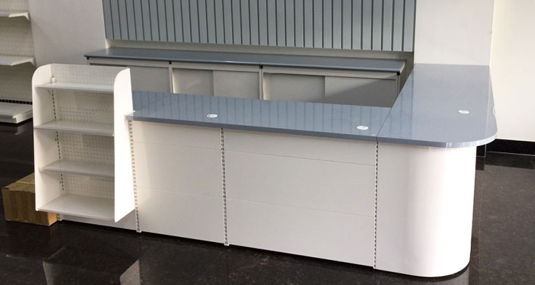 小売店のレジカウンター