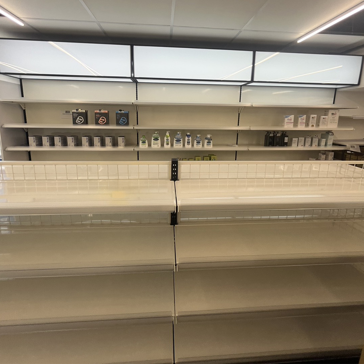 從一座空蕩蕩的展示架，開始想像一家店的未來-4