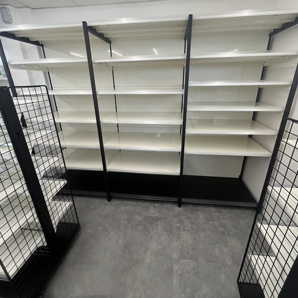 從一座空蕩蕩的展示架，開始想像一家店的未來-7